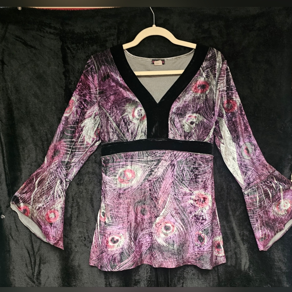 Cocomo Gray and Pink Embroidered Label
